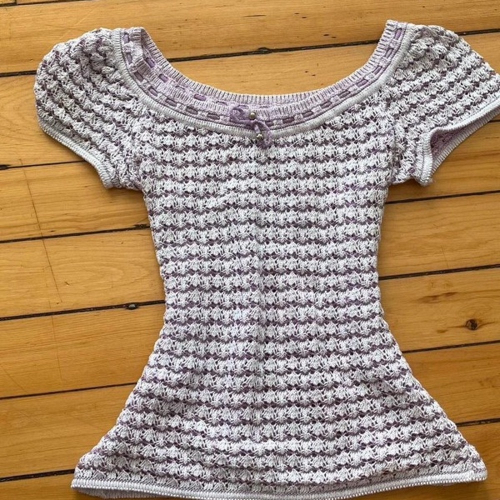 White and Purple Fitted Ribbed Blouse with Textured Scoop Neckline